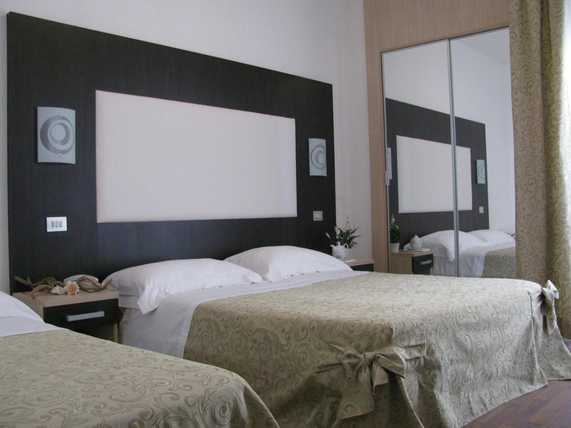 Hotel Baby B&B Milano Marittima Extérieur photo