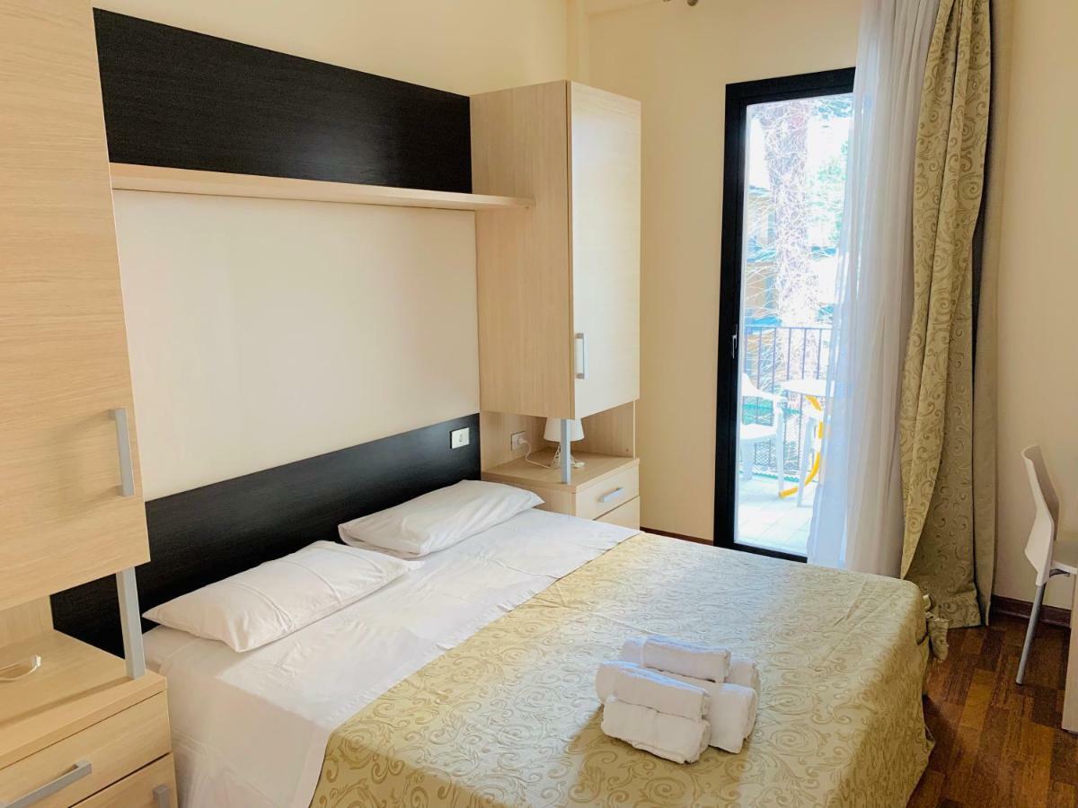 Hotel Baby B&B Milano Marittima Extérieur photo