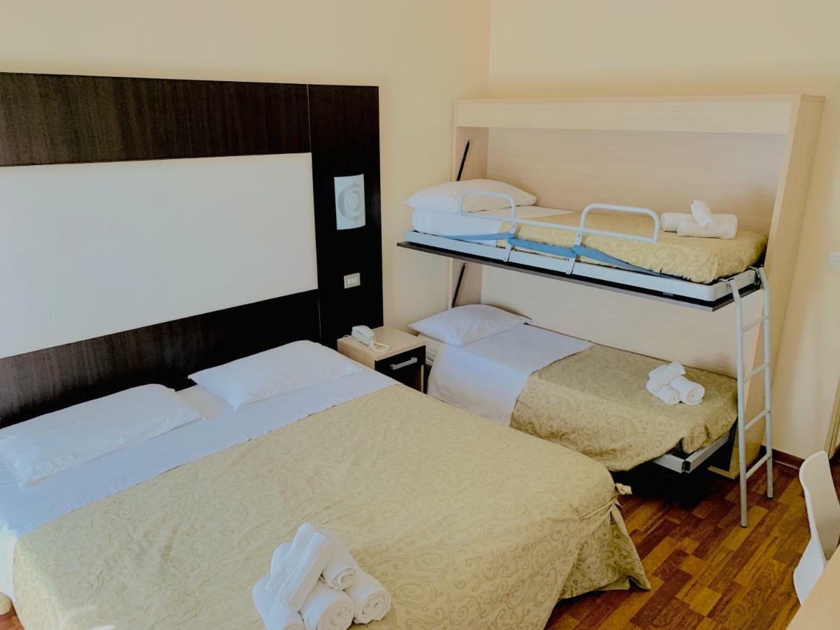 Hotel Baby B&B Milano Marittima Extérieur photo
