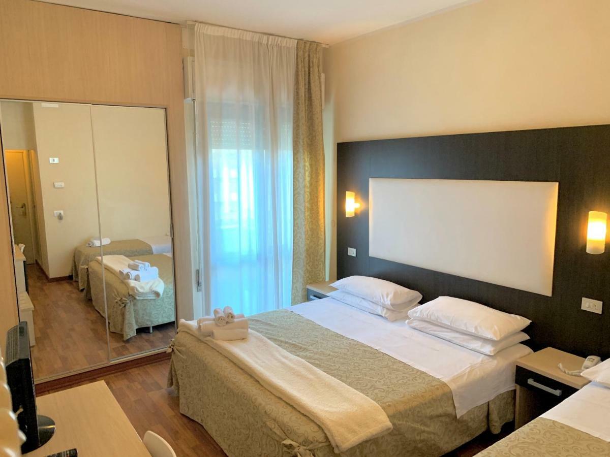 Hotel Baby B&B Milano Marittima Extérieur photo
