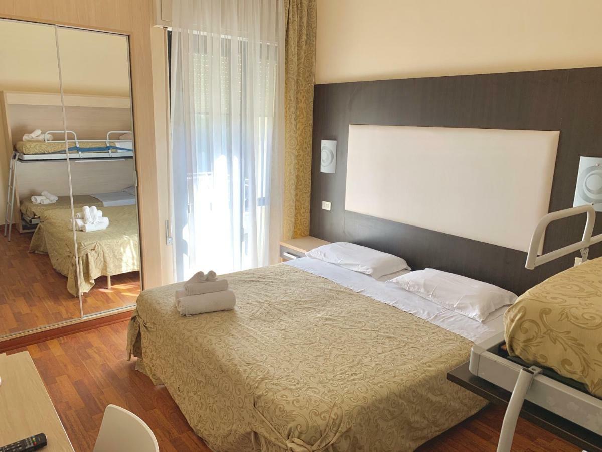 Hotel Baby B&B Milano Marittima Extérieur photo